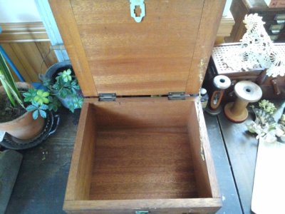 画像1: レトロ 古い 持ち手付き 木箱